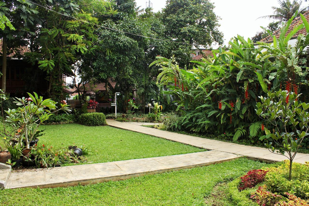 Reddoorz Hostel @ Dago 2 Bandung Eksteriør billede
