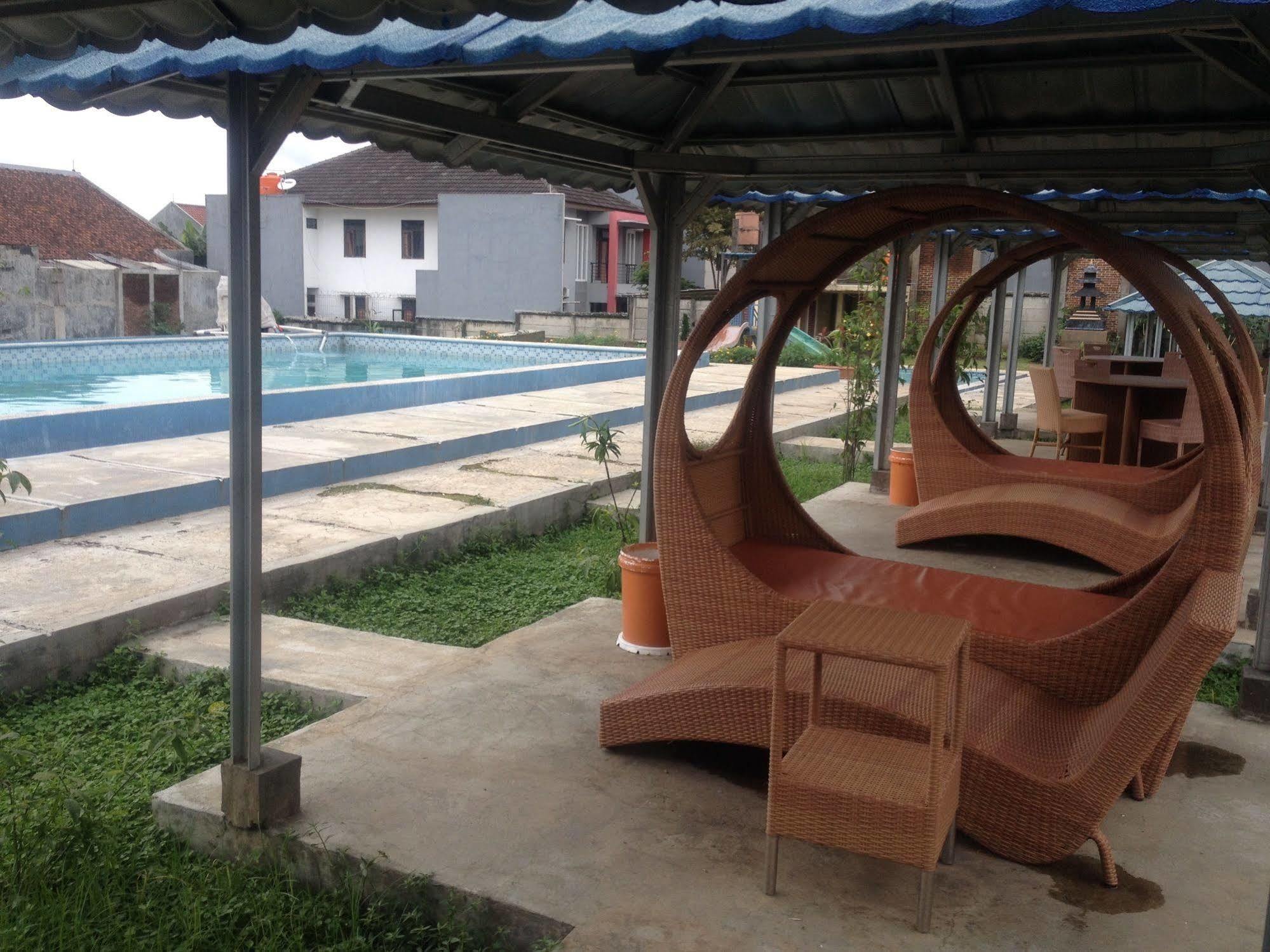 Reddoorz Hostel @ Dago 2 Bandung Eksteriør billede