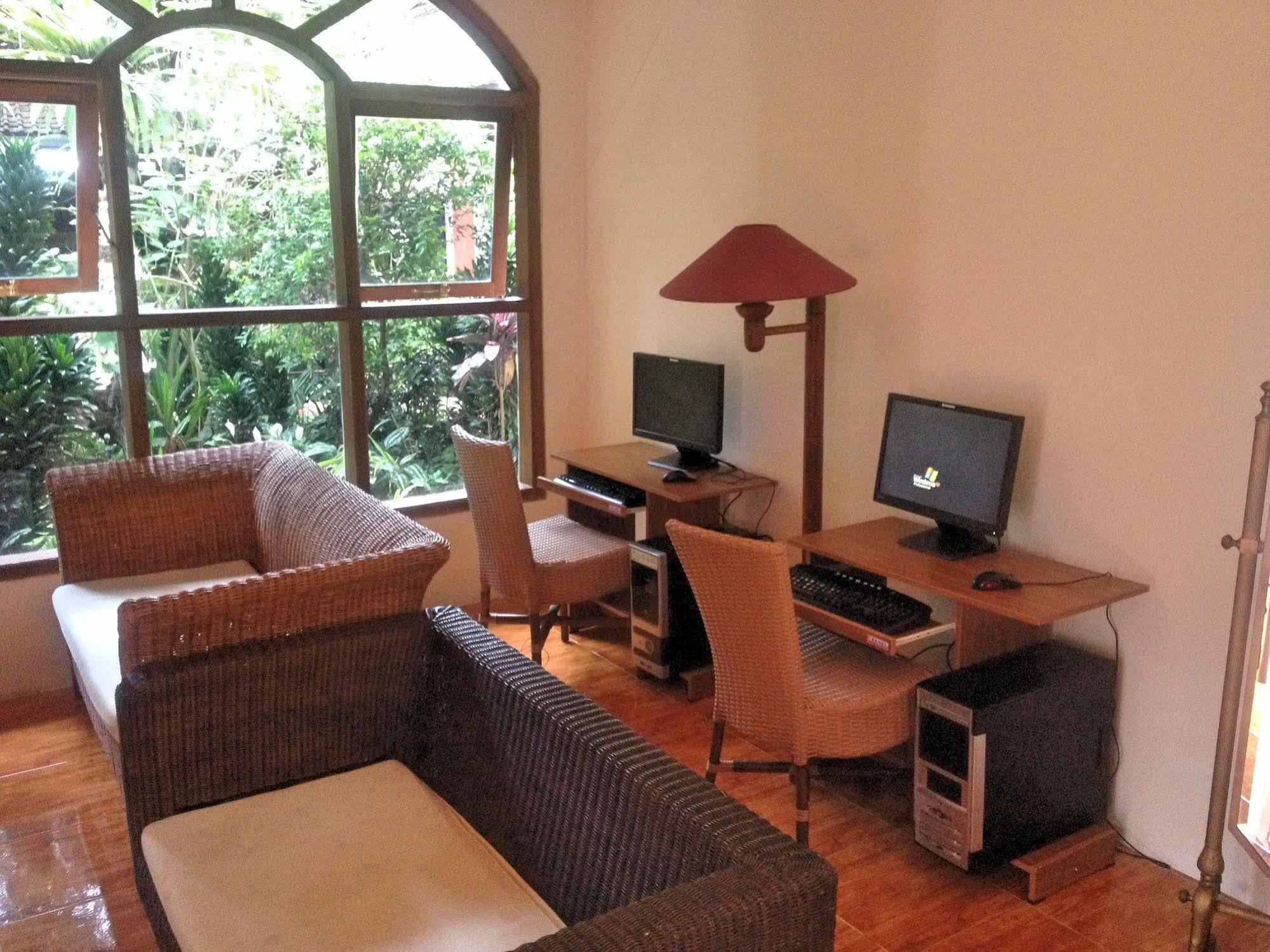 Reddoorz Hostel @ Dago 2 Bandung Eksteriør billede